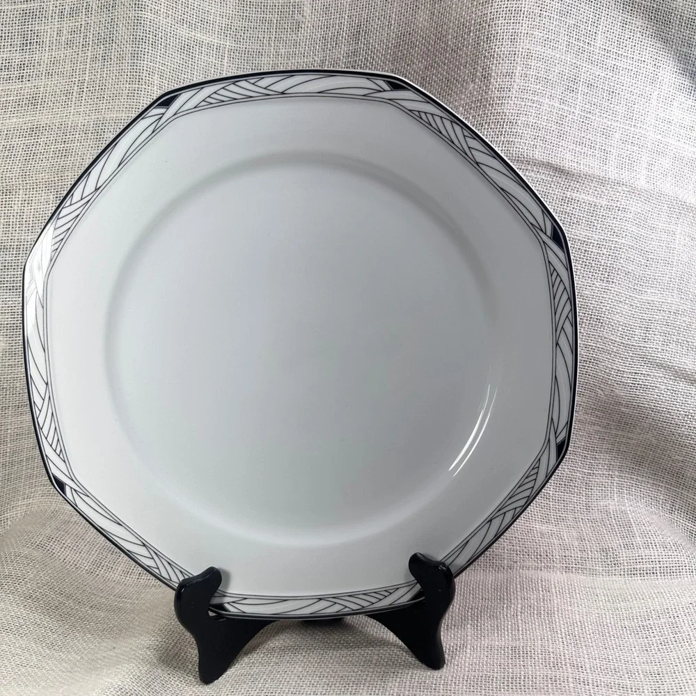 Studio Nova Synthesis Y0031 Chop Plate 11.5 Round Platter Black Geometric Border